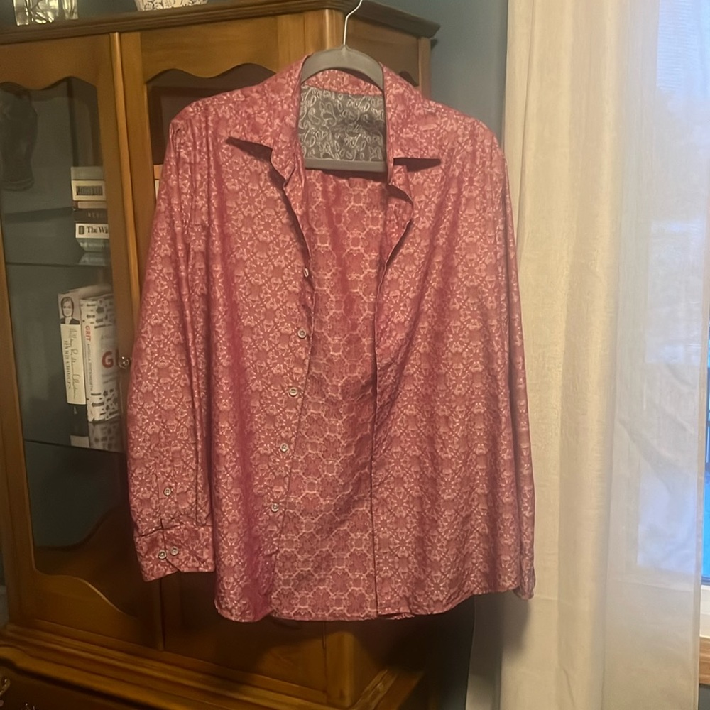 Men’s dress shirt and great condition only worn one time